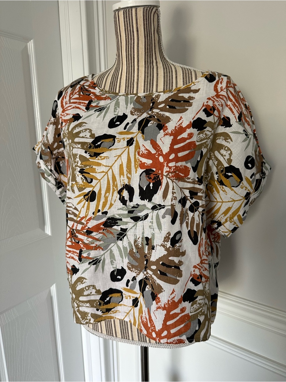 Tahari 100% linen blouse XL tropical leaf print